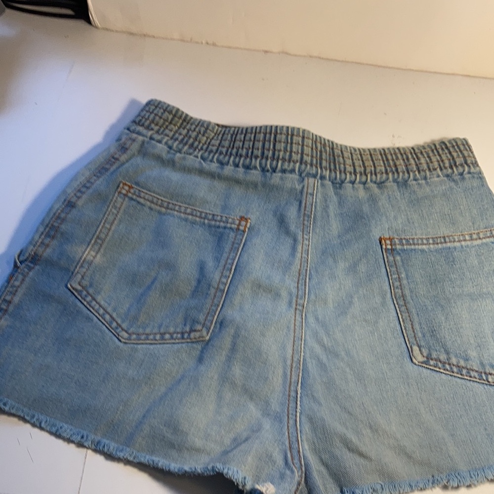 Super sports at Alexander’s vintage denim cut off shorts. Size 4 - Picture 6 of 8